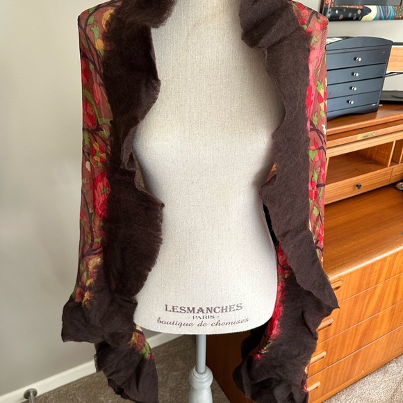 Beautiful Silk and Felt wrap, scarf, brown and red, like new - Picture 7 of 10